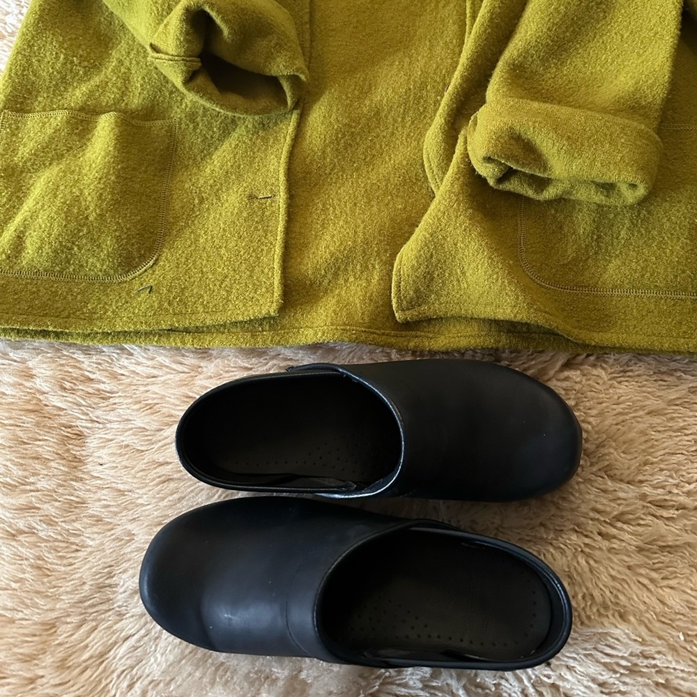 dansko clogs black size 7.5 euro 38